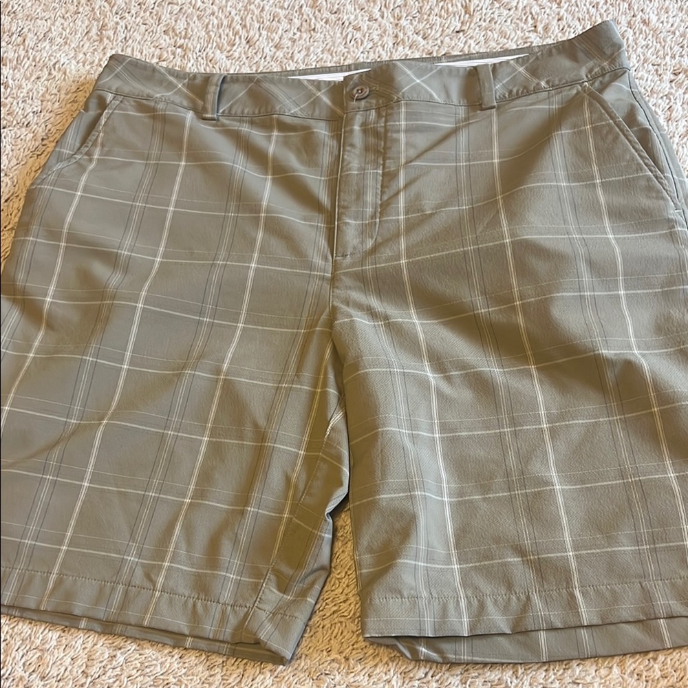 Under Armour plaid tan Flat Front Athletic Shorts